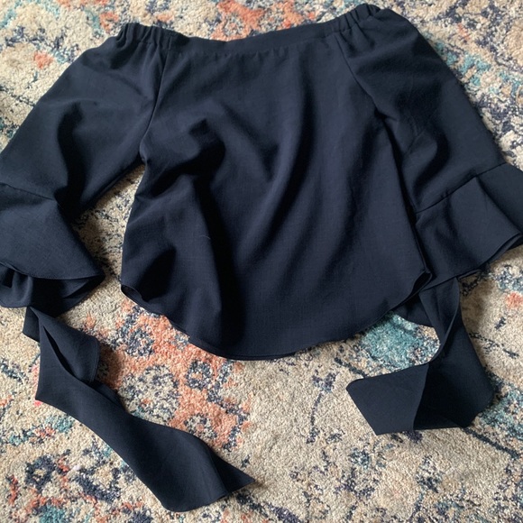 Off the shoulder top - Alexis from schists creek - Picture 3 of 3